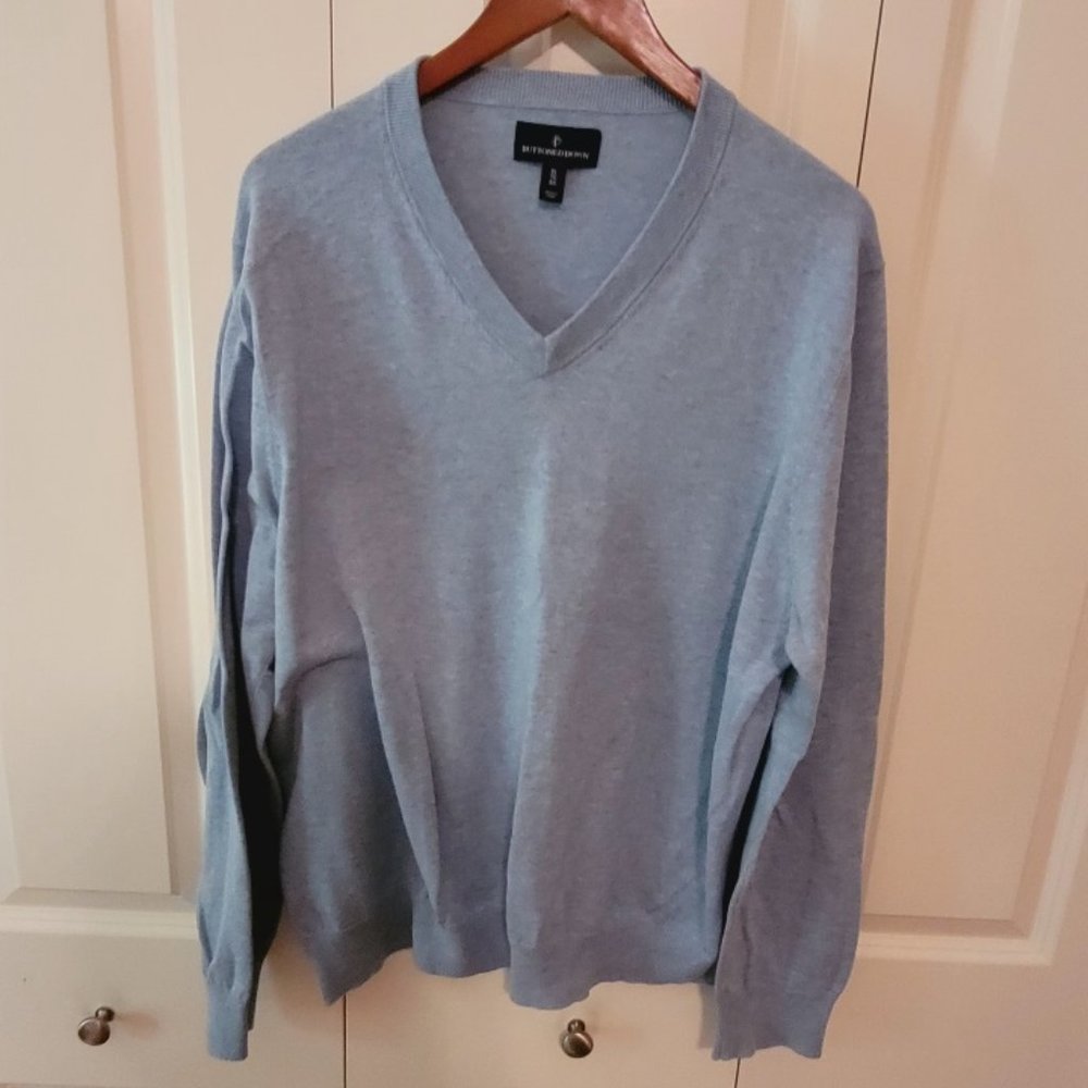 Light Blue-Gray Long-Sleeved Cotton V-Neck . Size XL.  EEUC.